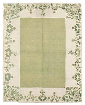 1128. TÄCKE, matelasserat och broderat siden. 229 x 183 cm. Sverige 1700-talets andra hälft.