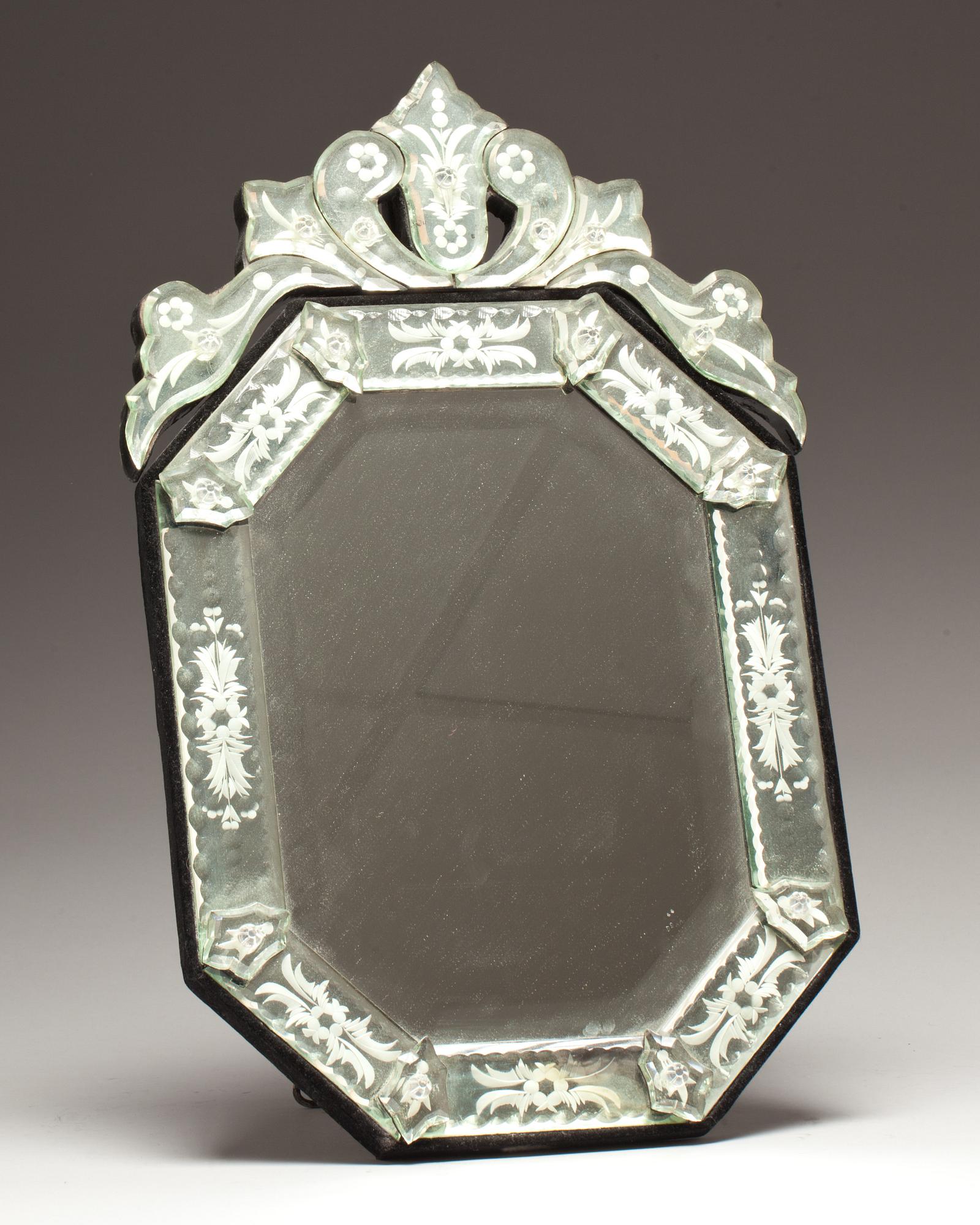 BORDSSPEGEL, venetiansk stil, 1900-talets början.
