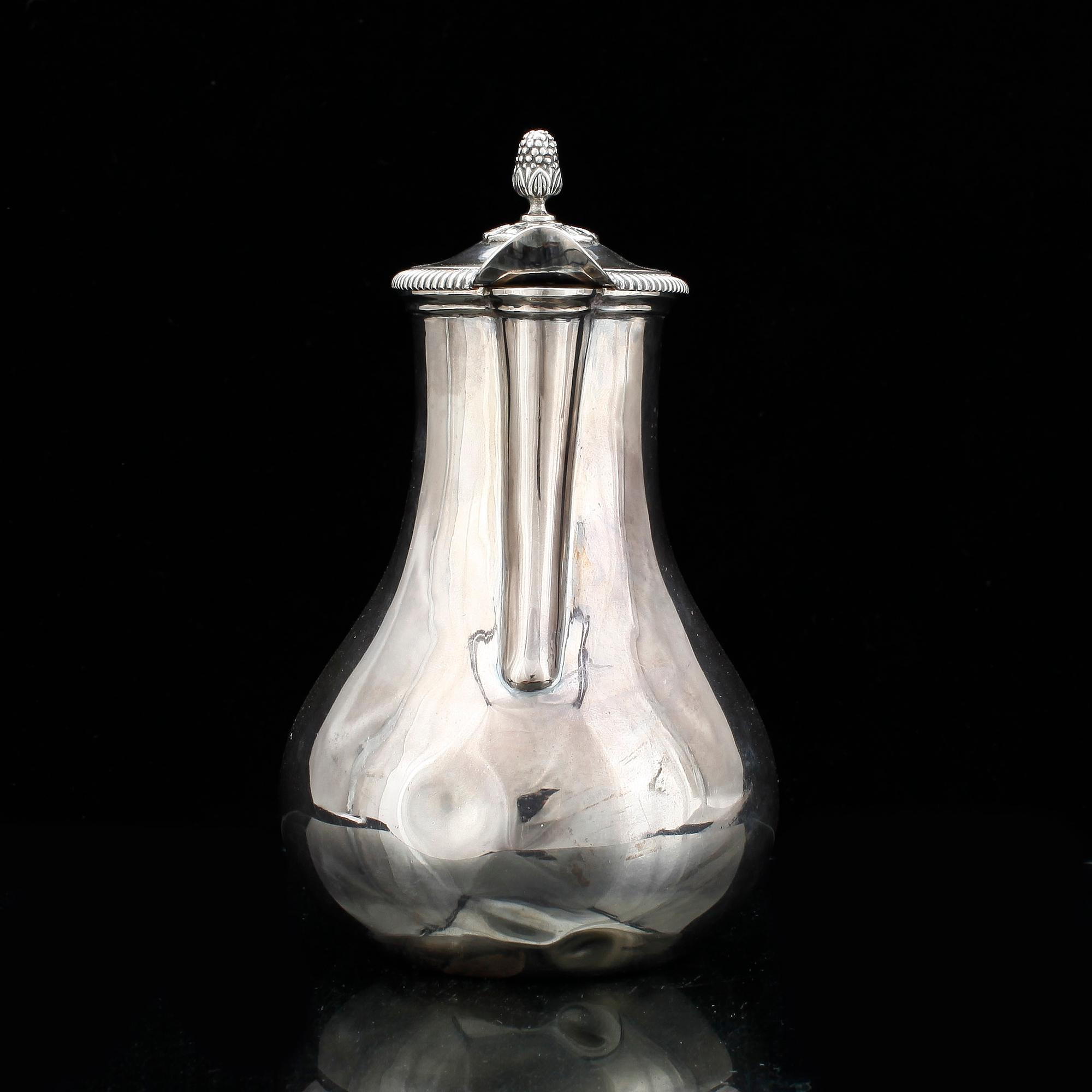 KANNA, silver, Paris, troligen omkring 1900. Vikt ca 260 gram.