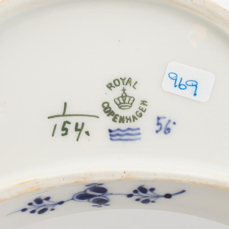 Fat, två stycken, porslin, Royal Copenhagen, "Musselmalet", modell 154, 1898-1923 och äldre.