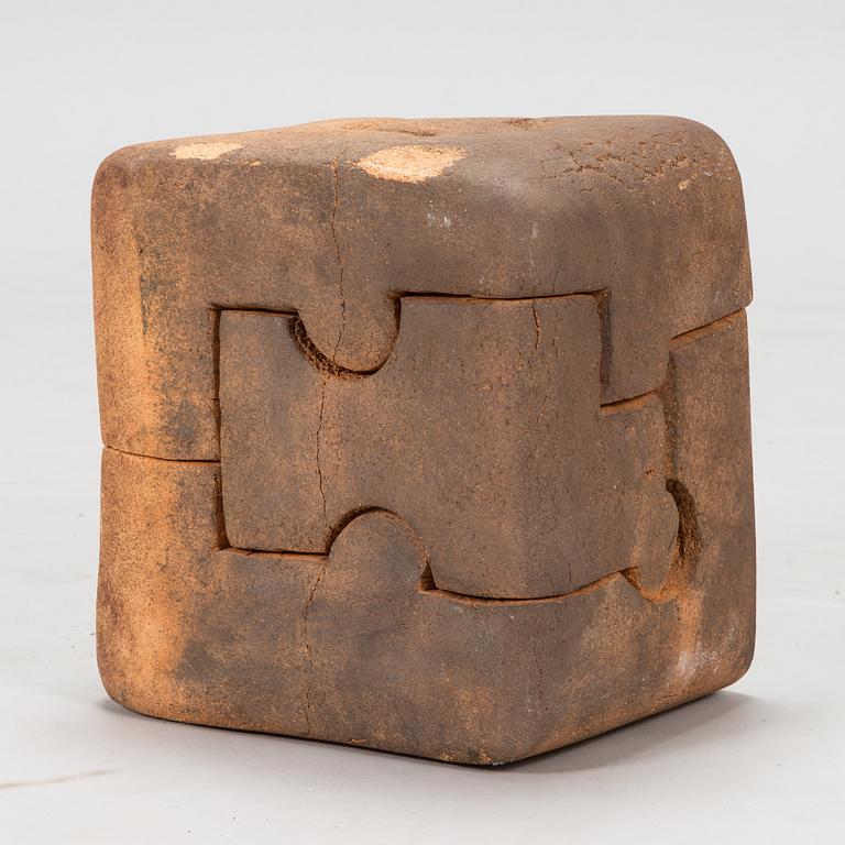 Eduardo Chillida, "Lurra 77".