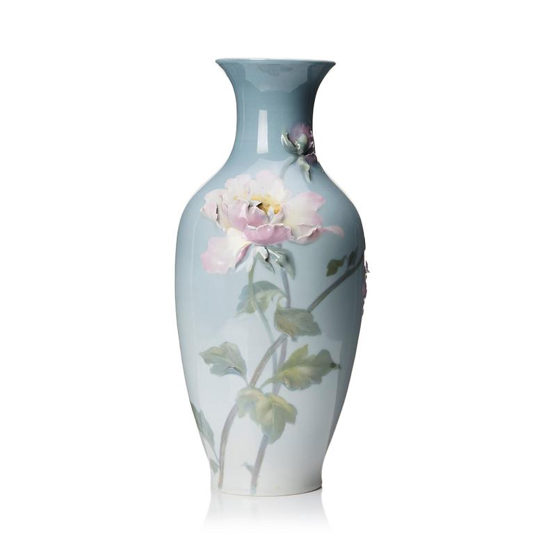 Algot Erikson, an art nouveau porcelain vase, Rörstrand ca 1900.