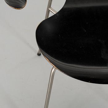 ARNE JACOBSEN, karmstol, "Sjuan", Fritz Hansen.