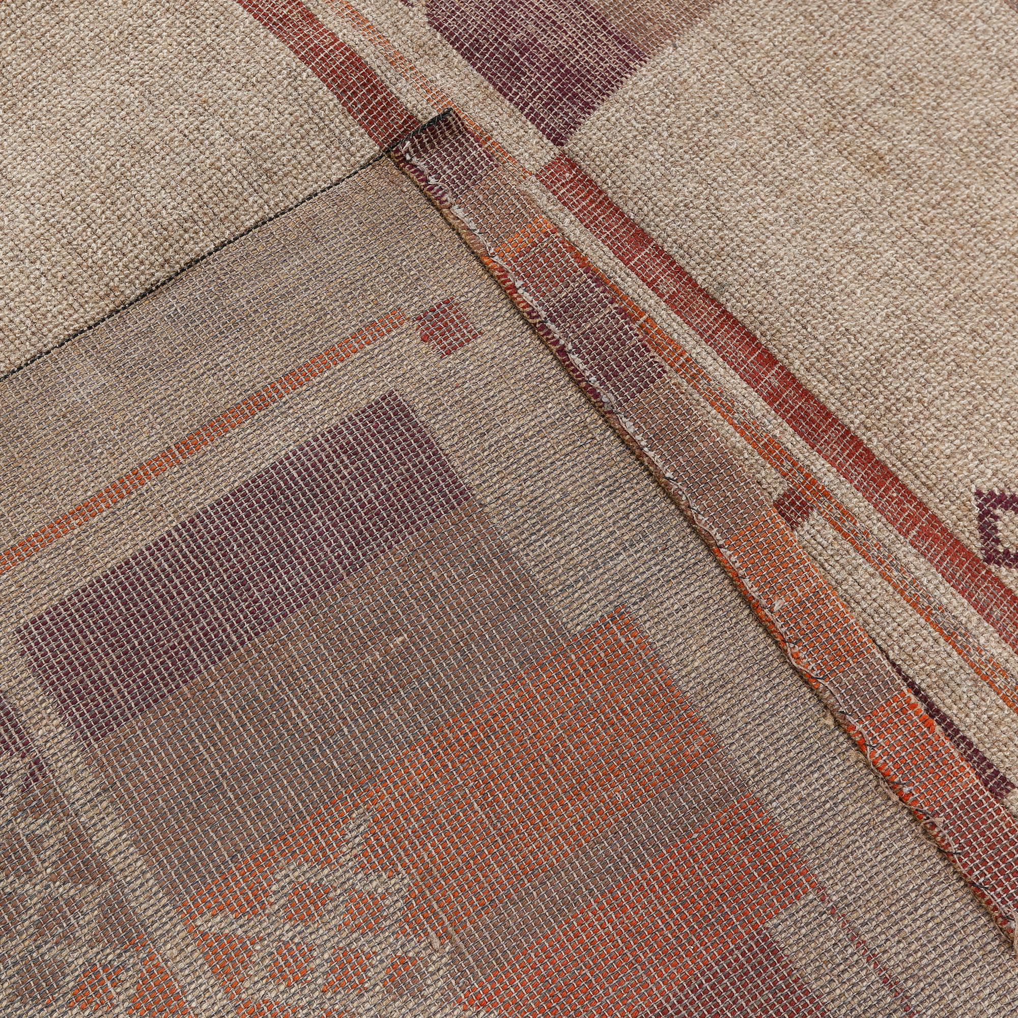 An art deco rug, second quarter of the 20th century, ca 300 x 194 cm.