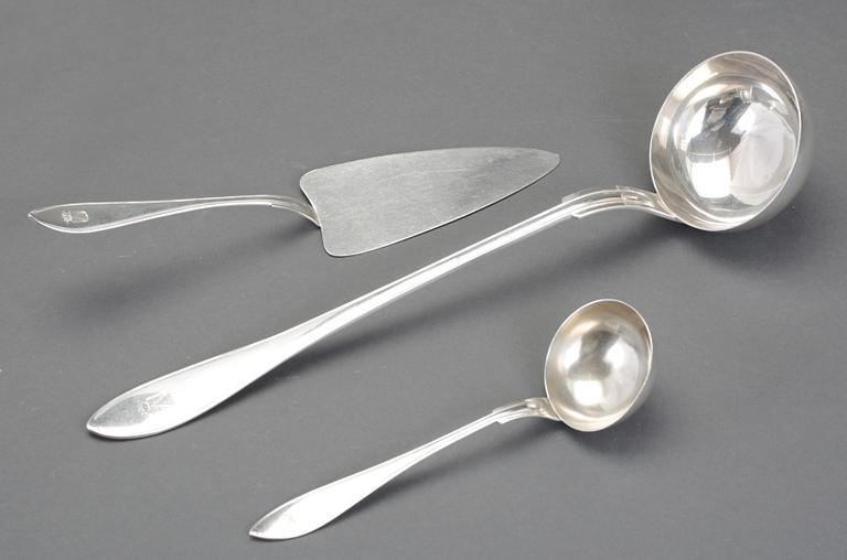 BESTICKUPPSÄTTNING, 144 delar, silver.  Svea Svensson, Stockholm 1909-10. Total vikt inklusive stålblad ca 7340 gram.