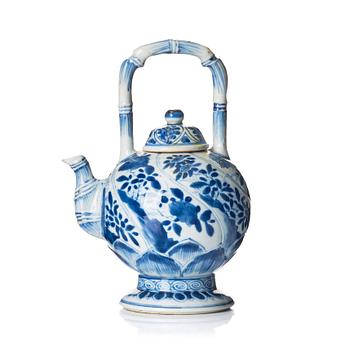 1131. A blue and white pot with cover, Qing dynasty, Kangxi (1662-1722).