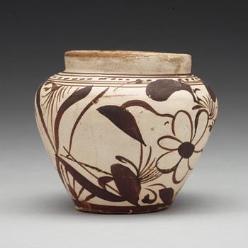 A Cizhou decorated jar, Song/Yuan dynasty.