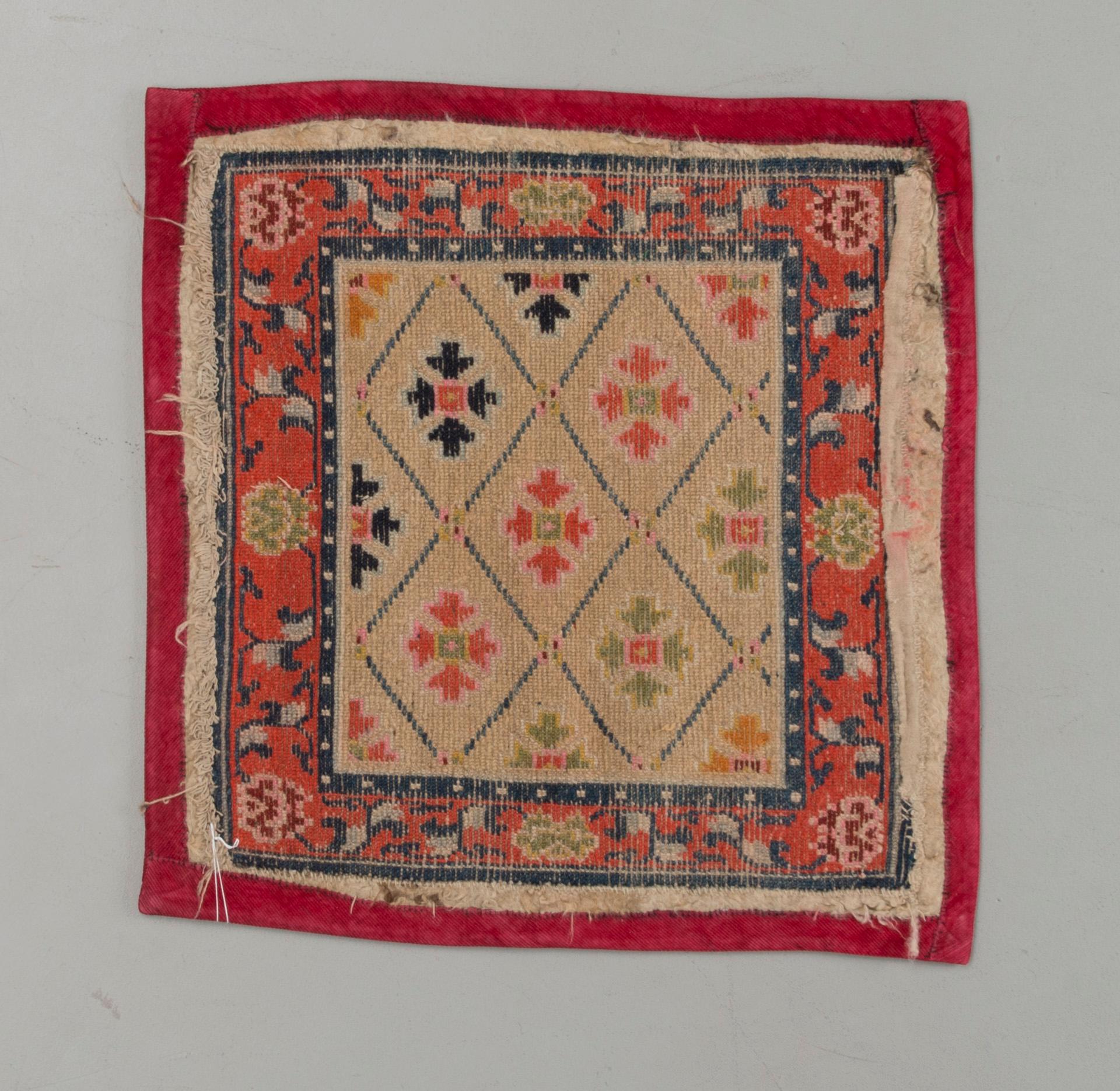 MEDITATIONSMATTA, Tibet, ca 1900. Ca 73x76 cm.