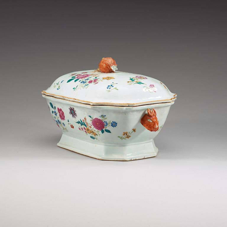 A famille rose tureen with cover, Qing dynasty, Qianlong (1736-1795).