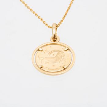 An 18K gold necklace.
