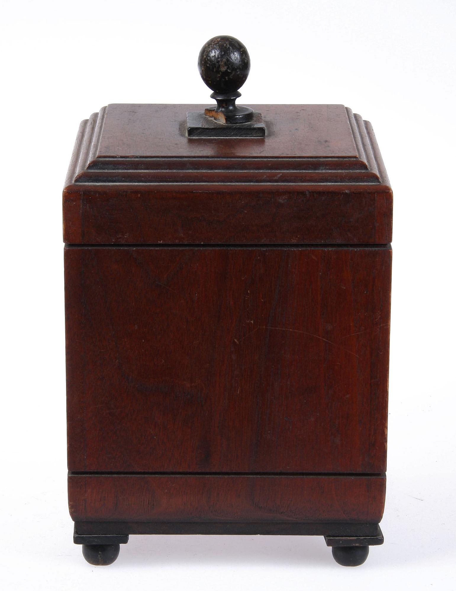 SKRIN samt TOBAKSBURK, 1800-tal.