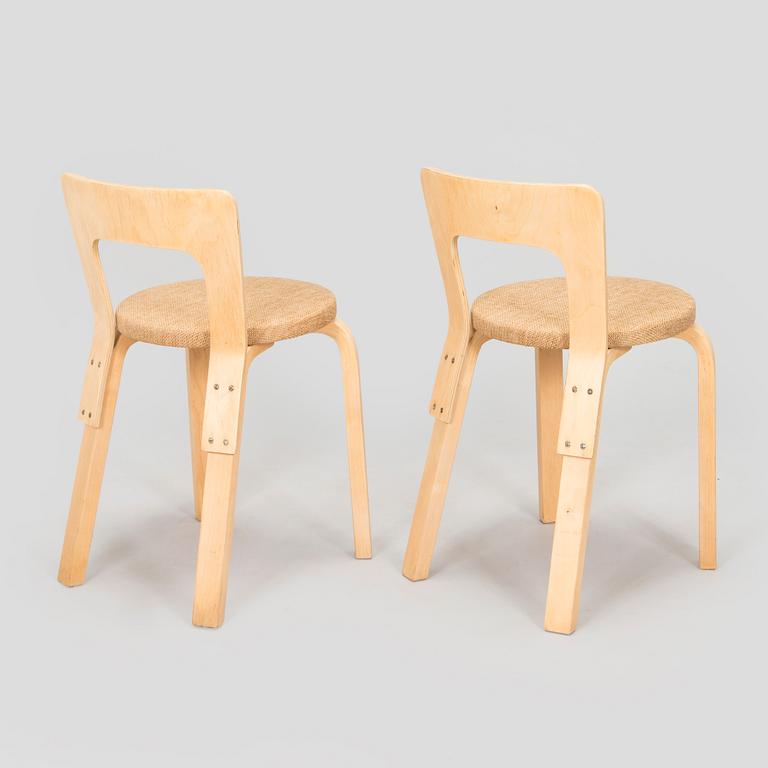 Alvar Aalto, stolar, ett par, modell 65,  för O.Y. Huonekalu- ja Rakennustyötehdas A.B. 1900-talets mitt.