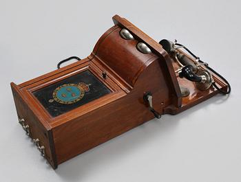 VÄGGTELEFON, Telegrafverkets verkstad, Nynäshamn, omkring sekelskiftet 1800/1900.