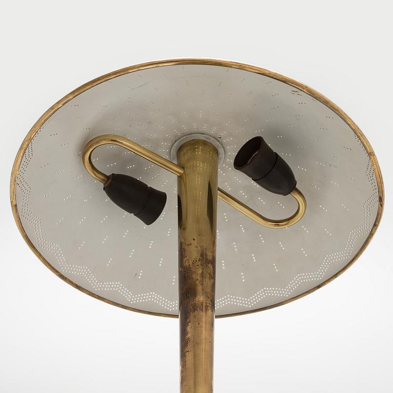 Paavo Tynell, A mid-20th century '5061' table lamp for Taito Finland.