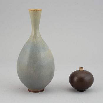 Berndt Friberg, vaser, 2 st stengods, Gustavsberg studio, signerade.