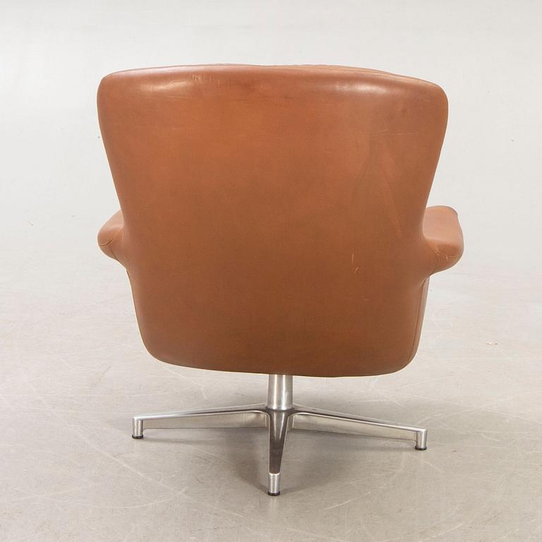 Alf Svensson, a "Form 7" leather easy chair.