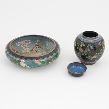 A cloisonné censer and jar with cover, late Qing dynasty.