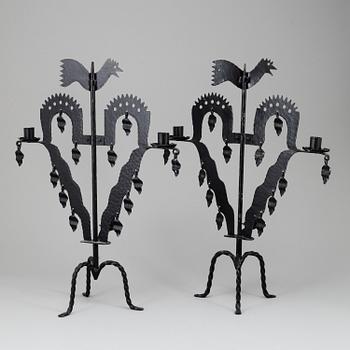 KANDELABRAR , 2 st smide, "Tuppljusstake" Design Gustaf Ancarkrona, Käck & Hedbys, Leksand.