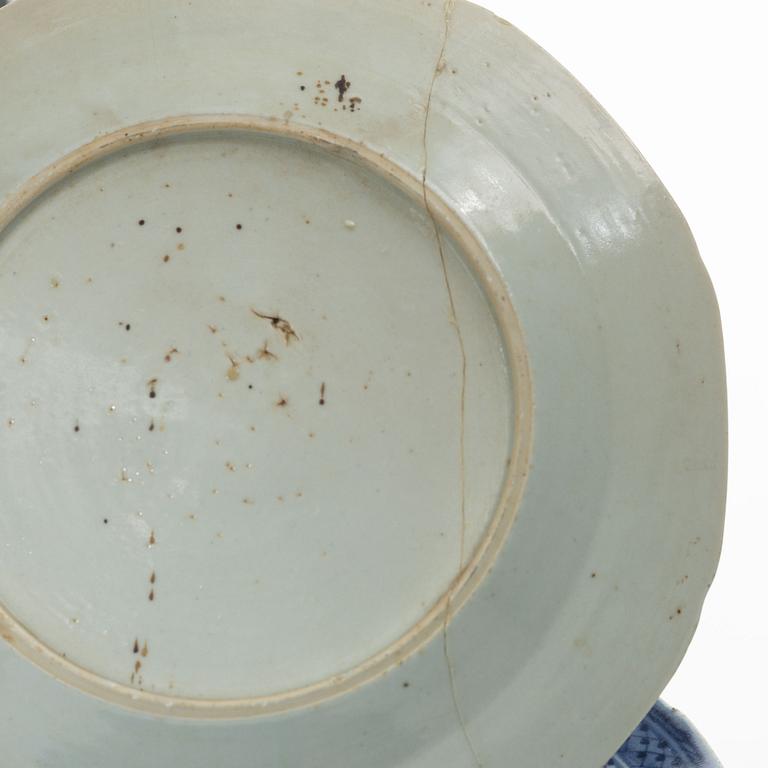 Tallrikar, 16 stycken, kompaniporslin, Kina, Qingdynastin, 1800-tal.