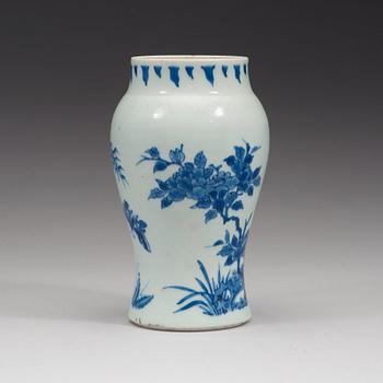 A blue and white Transitional vase, 17th Century.