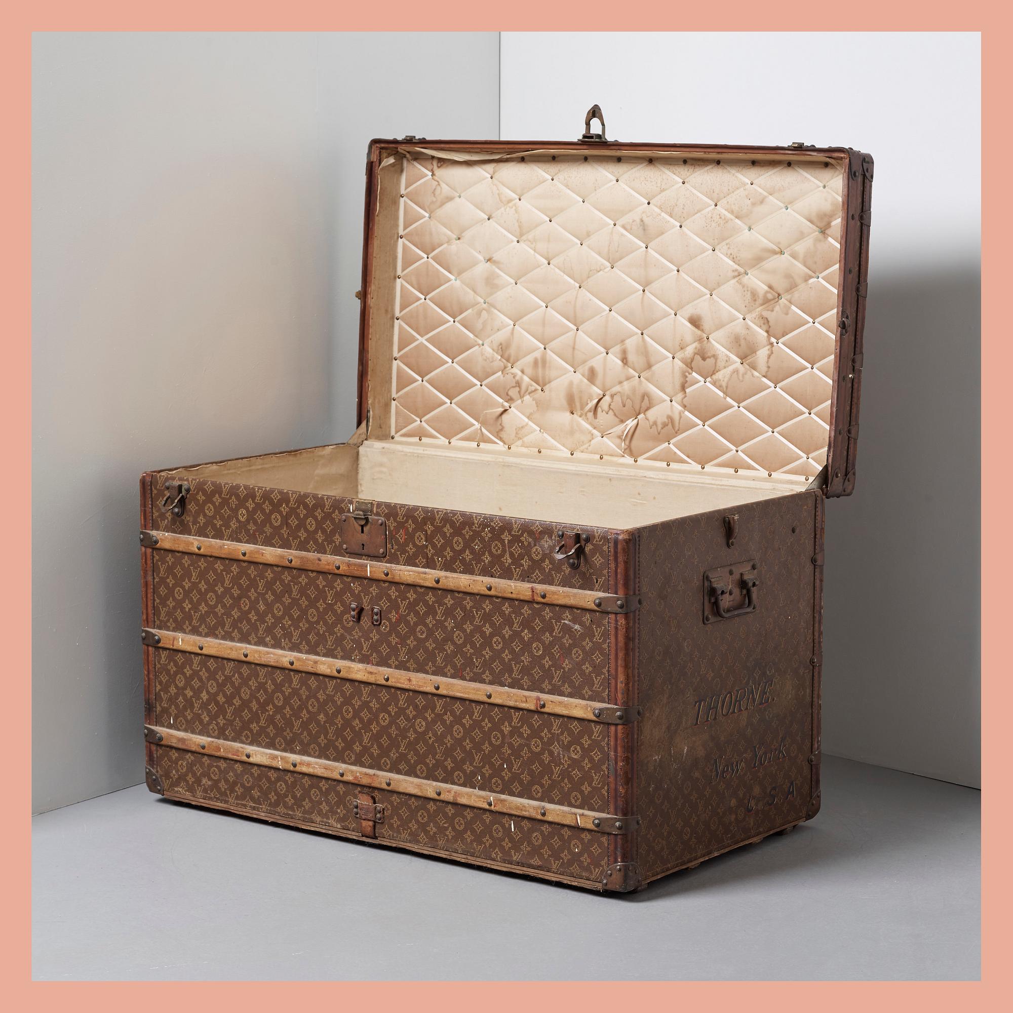 KOFFERT, Louis Vuitton.