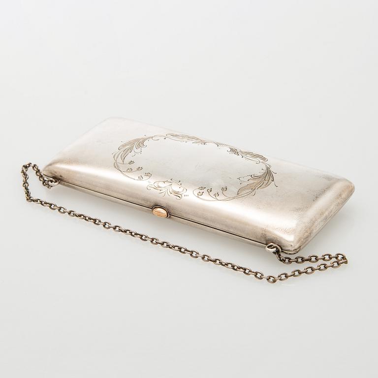 Iltalaukku, hopeaa. Suomen Kultaseppä Oy, Turku 1919.