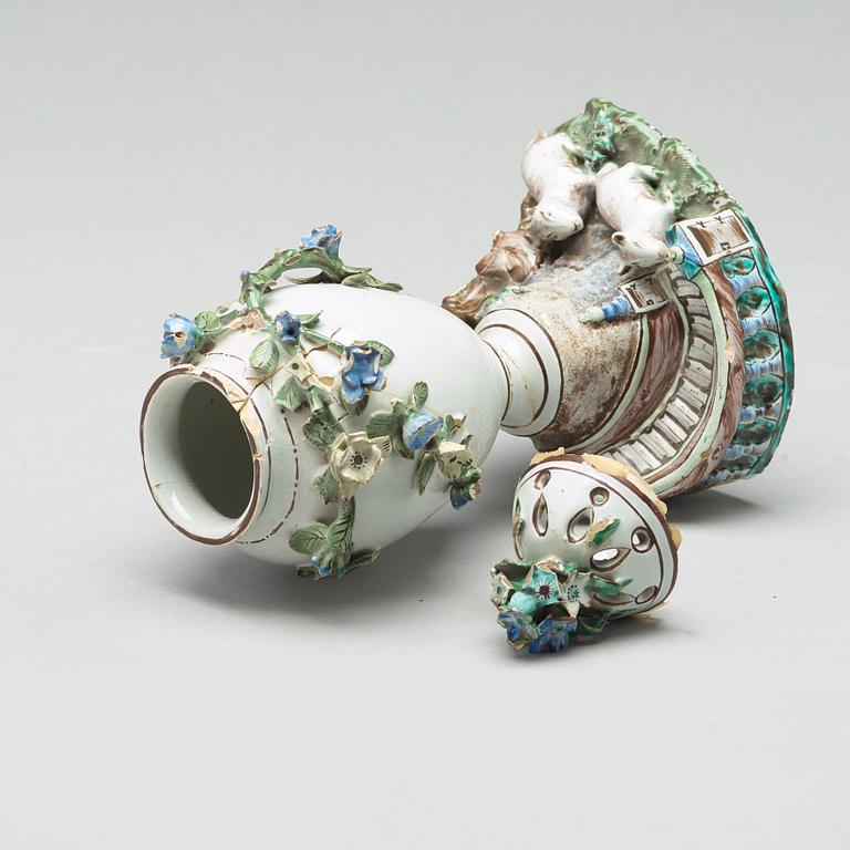 POTTPURRIURNA med LOCK, fajans. Marieberg, Ehrenreichs period, 1700-tal.