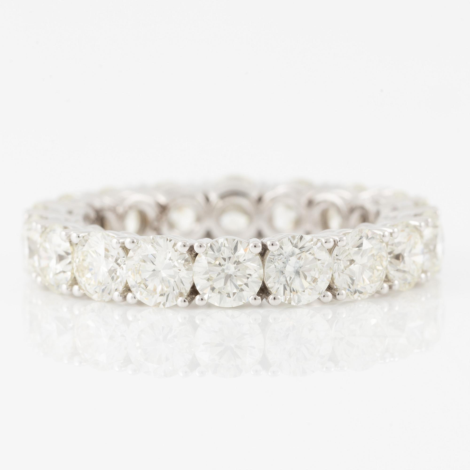 Ring, full eternity, 18K white gold set with brilliant-cut diamonds.
