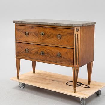 Chest of drawers, Gustavian style, first half of the 19th century.