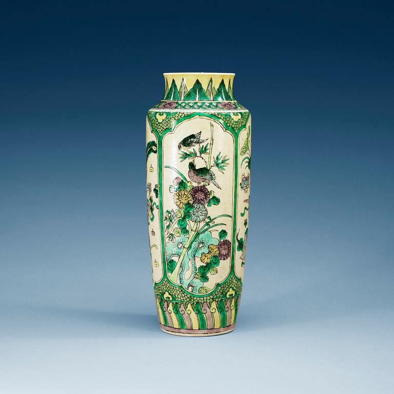 A famille verte vase, Qing dynasty, Kangxi (1662-1722).