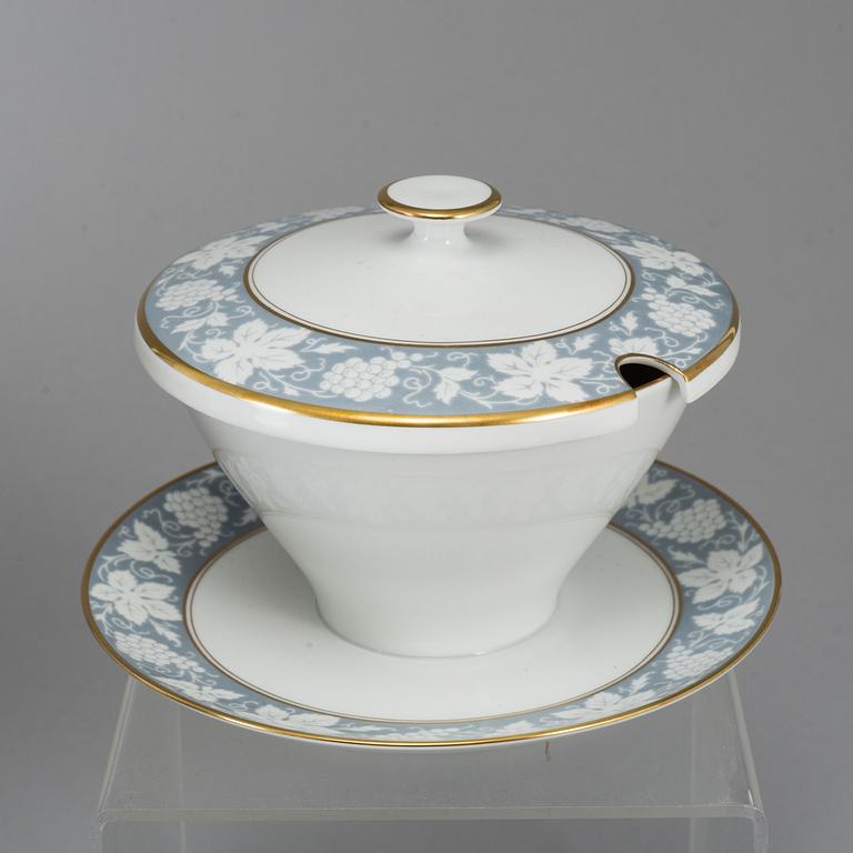 A part dinner service, Bavaria, Tirschenreuth, mid 20th century (55 pieces).