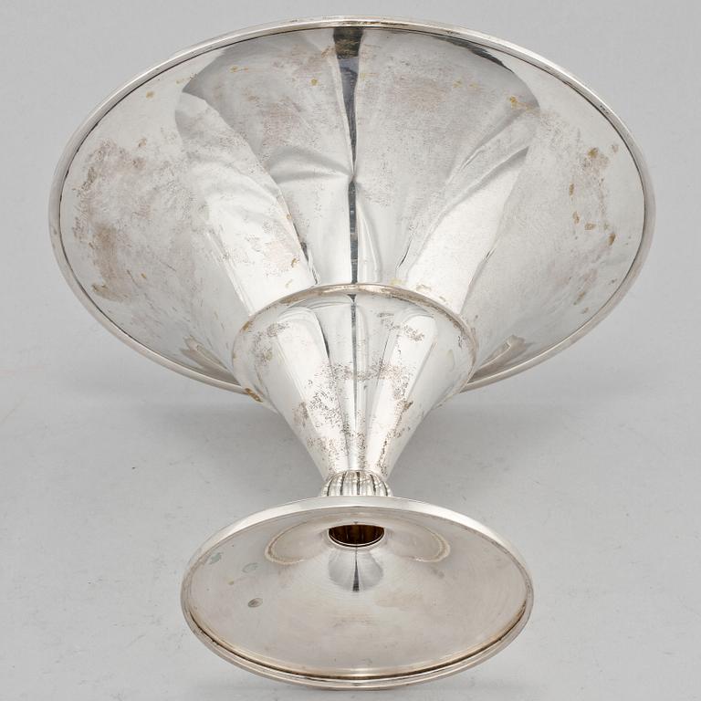 SKÅL, silver, Markströms Guldsmeds AB, Uppsala, 1934. Vikt 300 g.