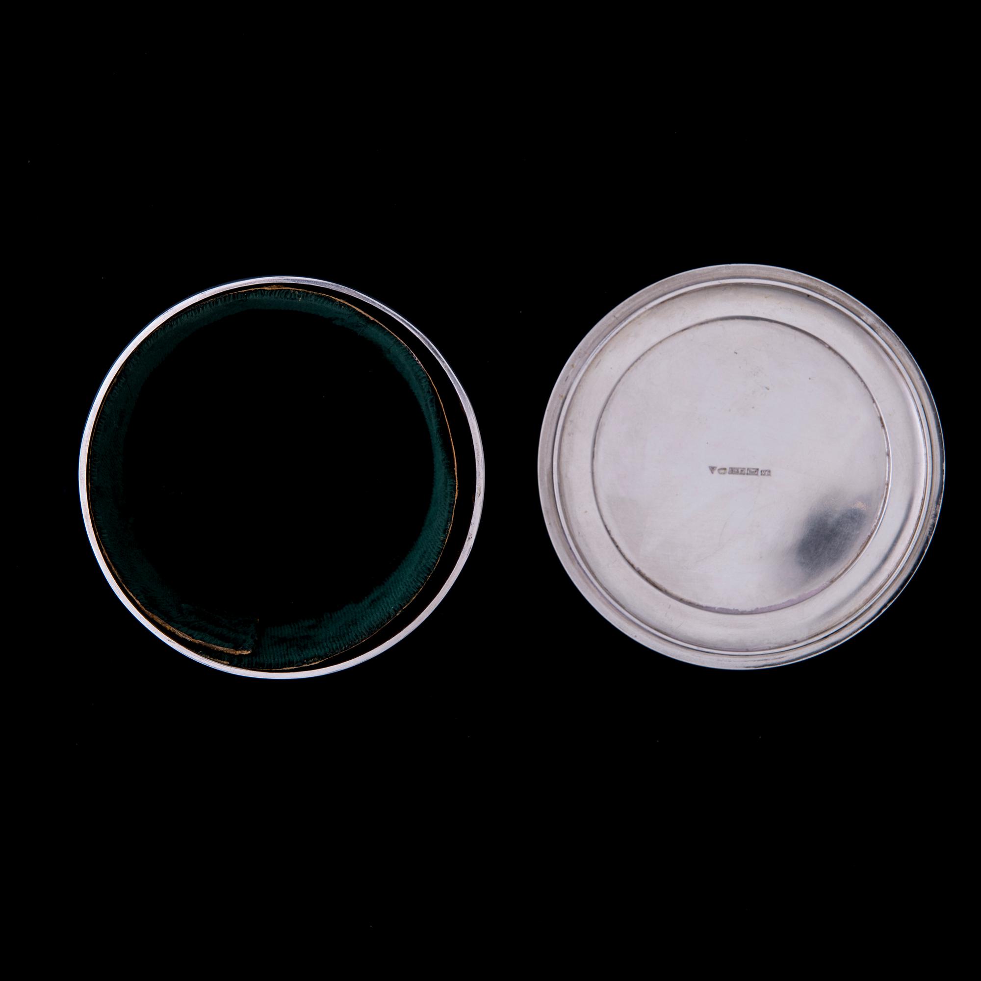 DOSA, silver och emalj, Tillander, Helsingfors 1950, design Kirsti Ilvessalo. Vikt 118 g.