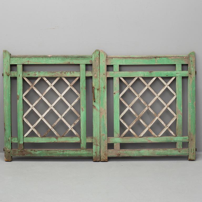 GRINDAR, ett par, 1900-talets början.