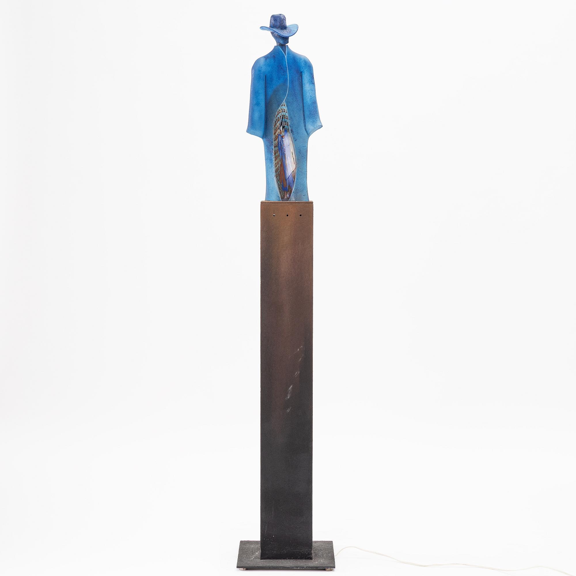 Kjell Engman, skulptur, glas, "Man in trenchcoat", unik, Kosta Boda, signerad.