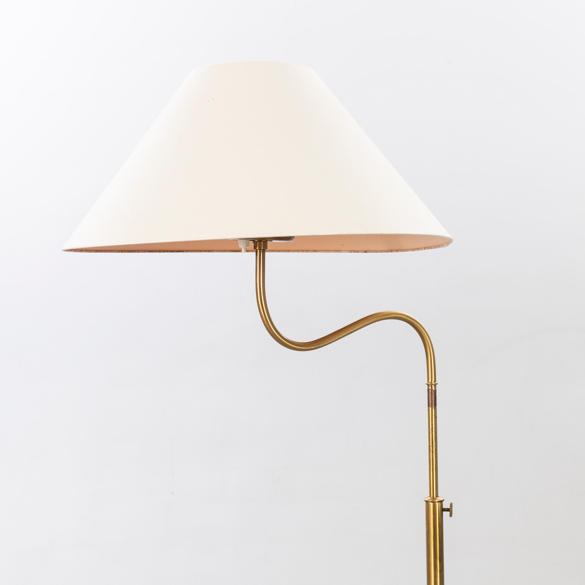 JOSEF FRANK, golvlampa, "Lilla Kamelen", modellnr 2568, Firma Svenskt Tenn.