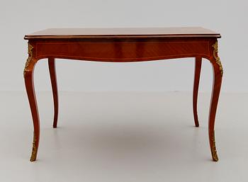 SKRIVBORD, rokokostil, 1900-talets andra hälft.