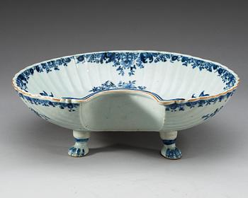 BÄCKEN till VÄGGFONTÄN, kompaniporslin. Qing dynastin, Qianlong (1736-95).