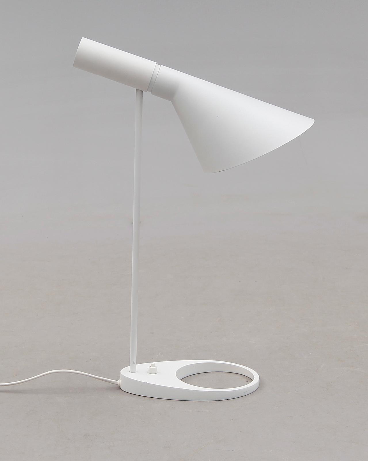 BORDSLAMPA, "AJ", Arne Jacobsen, Louis Poulsen, 1900-talets senare del.