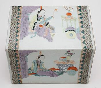 HUVUDKUDDE, porslin, Kina, sen Qing dynasti, sent 1800-tal.