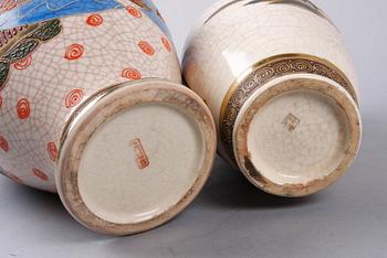 VASER, 2 st, porslin, Satsuma, Japan. 1900-tal.
