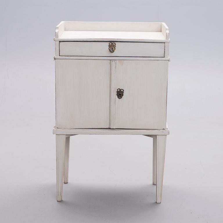 NATTDUKSBORD/SÄNGBORD,  1800-tal.