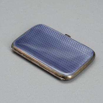 CIGARETTETUI, silver och emalj, David Andersen, Norge, omkring 1900. Total vikt ca 102g.
