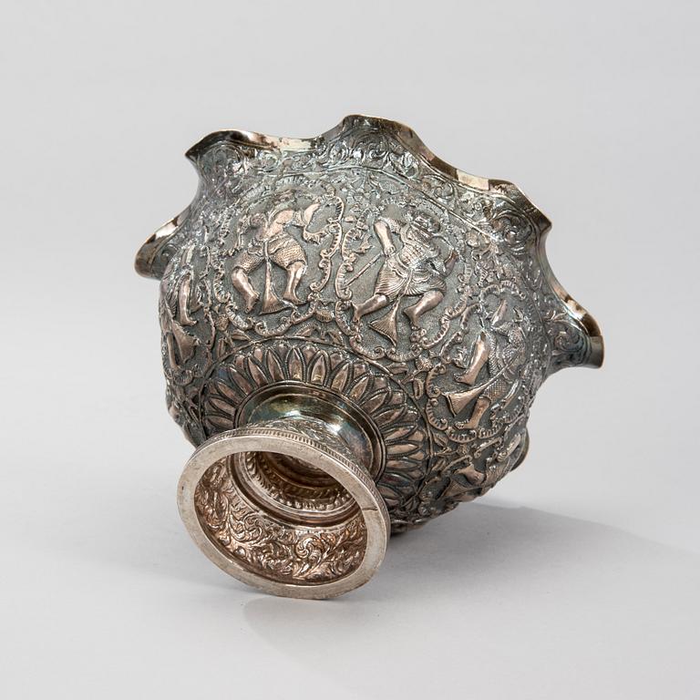 SKÅL, silver, ostämplad, Indien 1900-talets första hälft. Vikt 354 g.