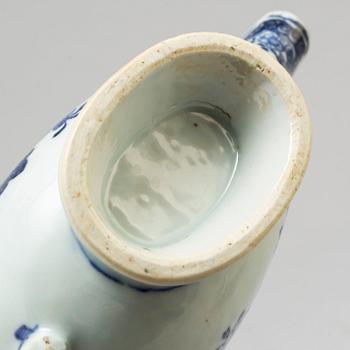 A part blue and white dinner service, Qing dynasty, Qianlong (1736-95), and two Jiaqing (27 pieces).