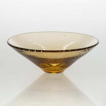 Gunnel Nyman, A glass bowl, model 'GN 11', signed G. Nyman Nuutajärvi Notsjö. Unclear dating.