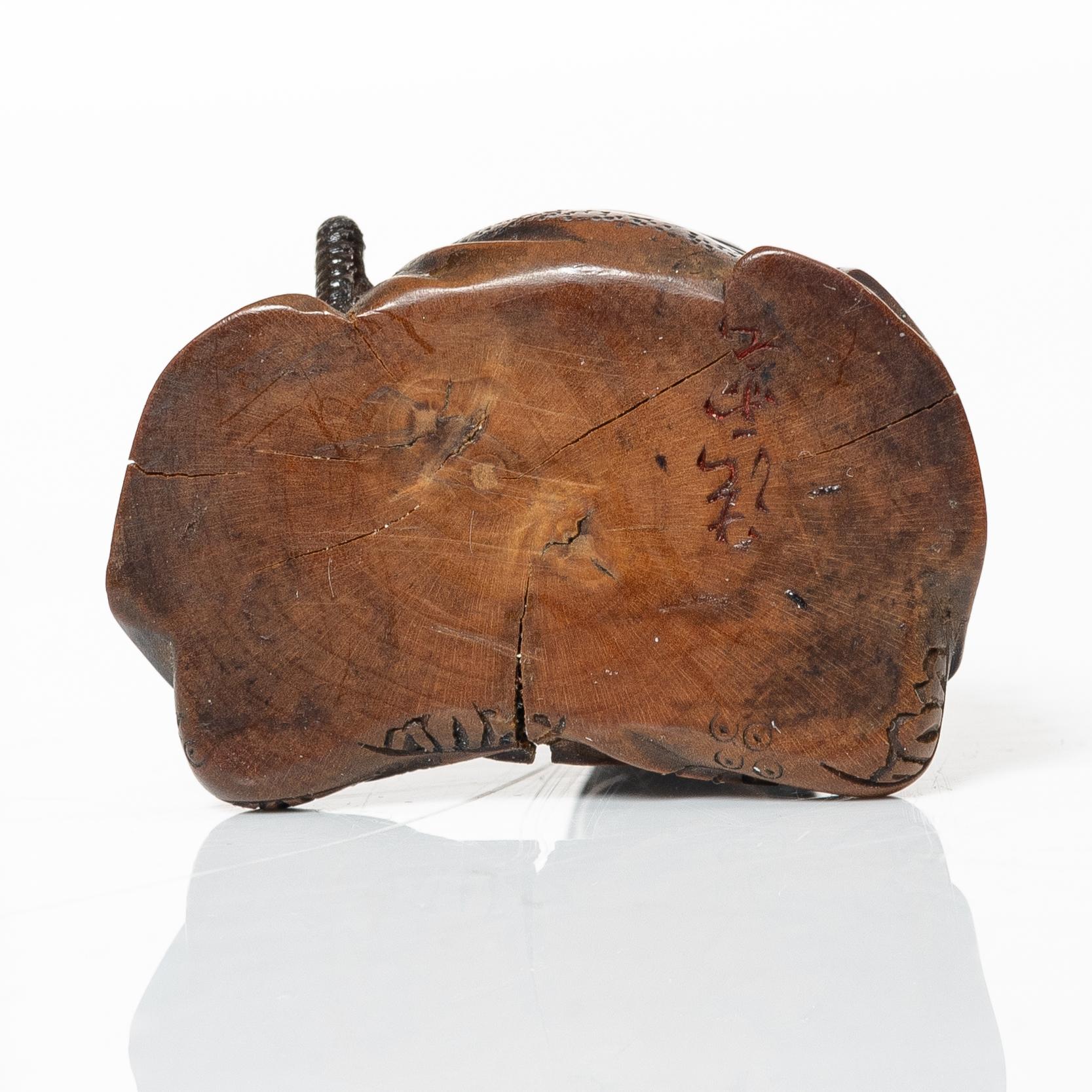 Saltkar / miniatyrer sju stycken, samt netsuke, delvis silver och buxbom, Japan, delvis Meiji (1868-1912).