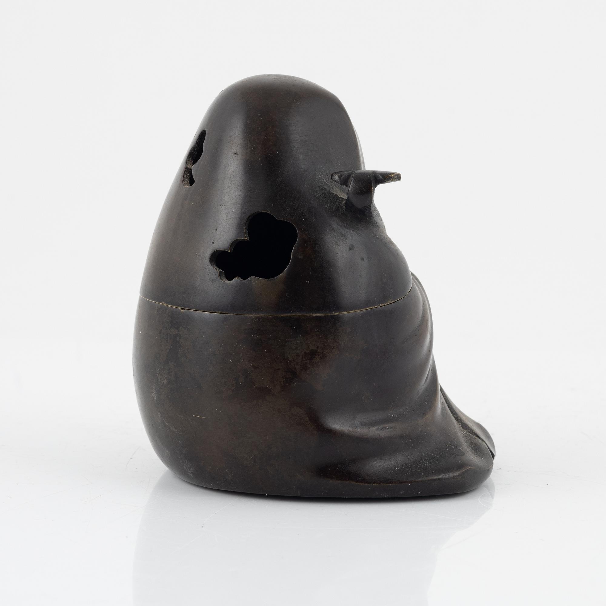 A Japanese bronze censer with cover, 20th Century.