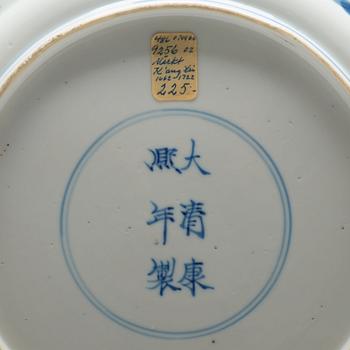 A blue and white dish and a dinner plate, Qing dynasty, Kangxi (1662-1722).