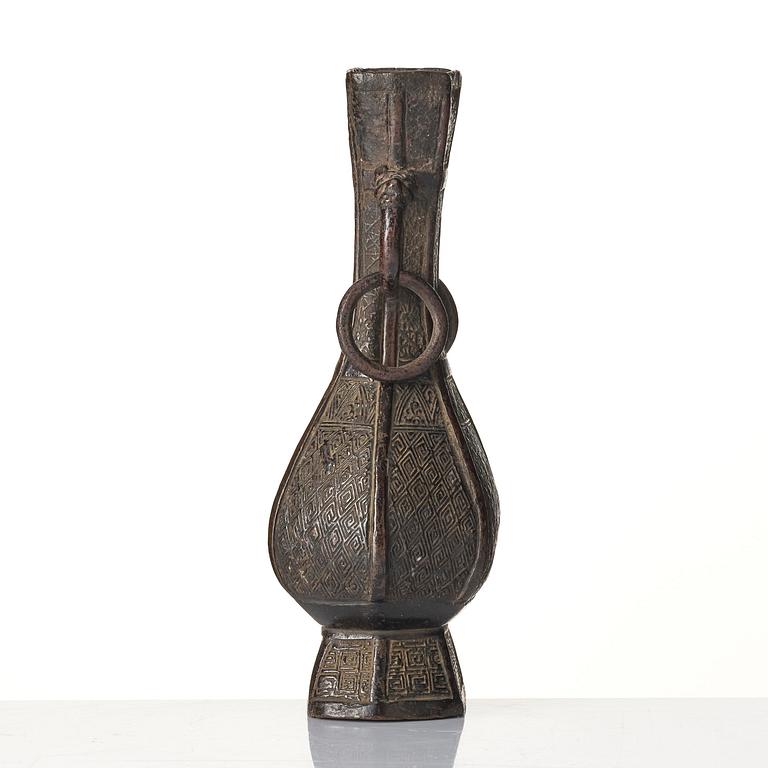 A bronze vase, Yuan/Ming dynasty.